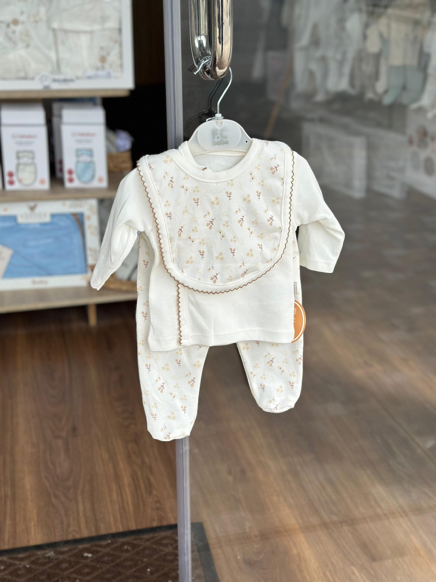 Ensemble Naissance Bébé en Coton Doux – Blanc Naturel & Vert Pastel